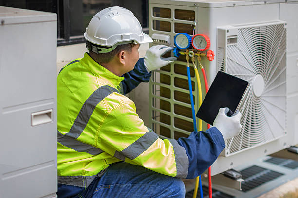 Professional Hvac technician working in Copiague, NY